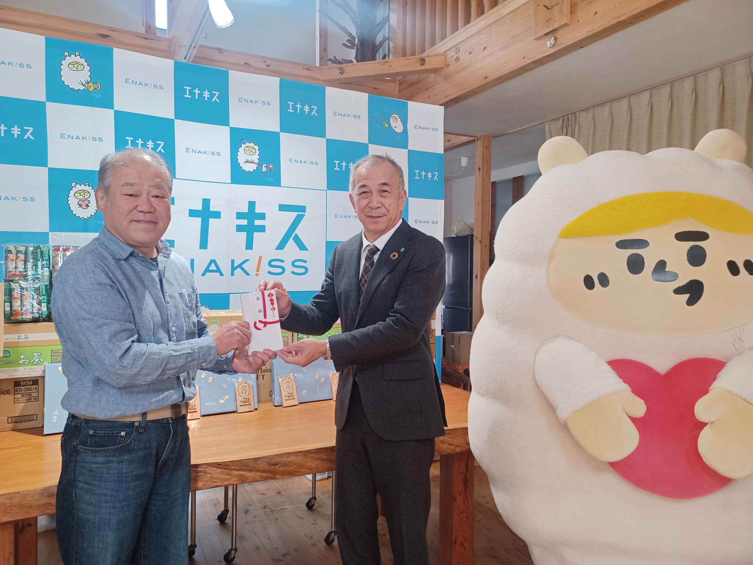 塩尻市の子ども食堂様へお菓子と飲み物を寄贈しました